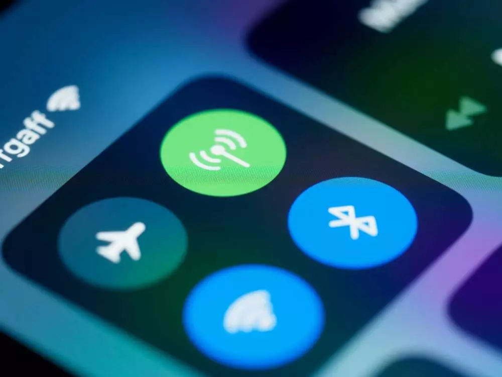 AirDrop not working on iPhone and Mac