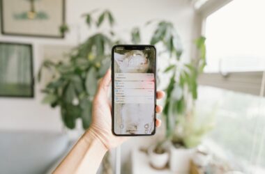 Scrolling screenshot on iPhone