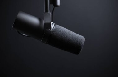 Cleaning microphones